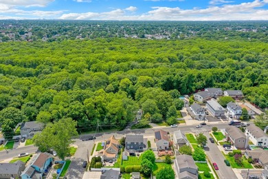 Welcome to this beautiful, renovated 4-bedroom, 2-bath home - photo 34