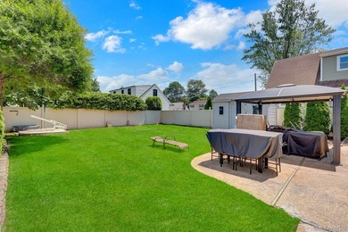 Welcome to this beautiful, renovated 4-bedroom, 2-bath home - photo 35