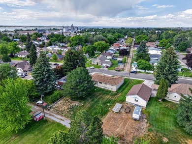 Welcome to your next home ! This beautiful brick home is - photo 43