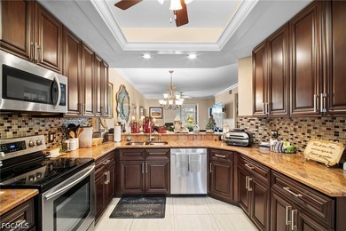 This elegant first floor end unit presents 2/3 bedrooms, 2 baths - photo 9