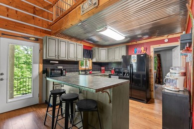 Quintessential Lake House on a quiet cove, walk down-lot and a - photo 11