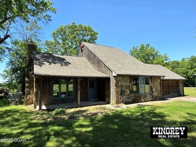 Rustic lodge-style living meets country convenience in this - photo 12