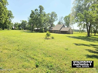 Rustic lodge-style living meets country convenience in this - photo 14