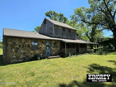 Rustic lodge-style living meets country convenience in this - photo 19