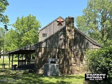 Rustic lodge-style living meets country convenience in this - photo 22