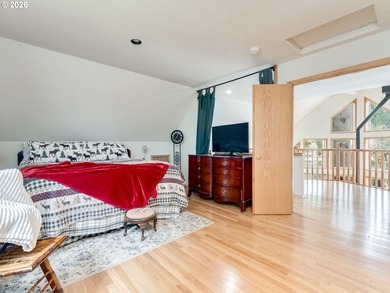 Oregon Lakefront Living. Step out onto your private dock for a - photo 23