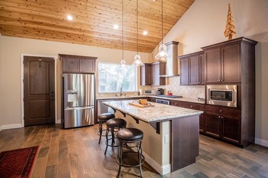This beautifully maintained mountain retreat offers the perfect - photo 24