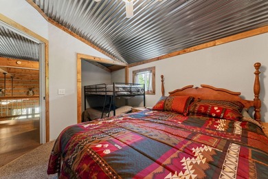 Quintessential Lake House on a quiet cove, walk down-lot and a - photo 24
