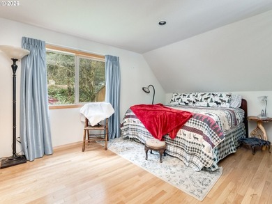 Oregon Lakefront Living. Step out onto your private dock for a - photo 24