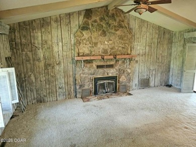 Rustic lodge-style living meets country convenience in this - photo 29