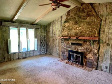 Rustic lodge-style living meets country convenience in this - photo 31