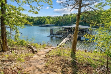 Quintessential Lake House on a quiet cove, walk down-lot and a - photo 32