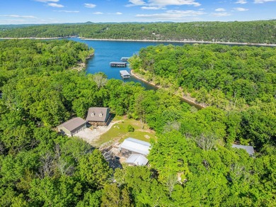 Quintessential Lake House on a quiet cove, walk down-lot and a - photo 36
