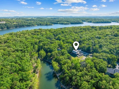 Quintessential Lake House on a quiet cove, walk down-lot and a - photo 39
