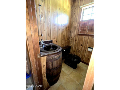 Rustic lodge-style living meets country convenience in this - photo 45