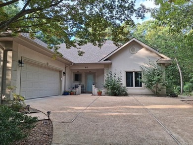 This Beautiful custom-built home is thoughtfully designed and - photo 1