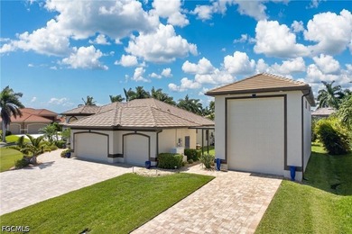 Walking distance to Cape Harbour! RV garage with Car Lift - photo 4