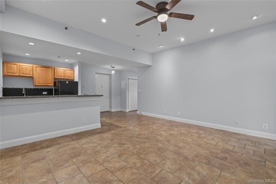 RARE OPPORTUNITY: Welcome home to this beautifully designed - photo 4