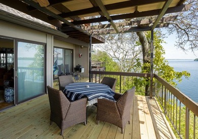 This exceptional condo commands a premium position with sweeping - photo 2