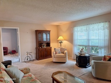 Florida living at its best! Cheerful colors and large rooms - photo 3