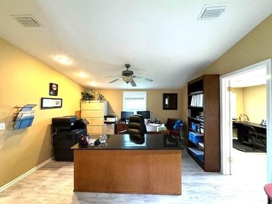 LOCATION! LOCATION! LOCATION! Prime MIXED USE opportunity - photo 3