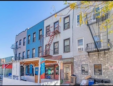 Fantastic opportunity to own a beautifully renovated mixed-use - photo 2