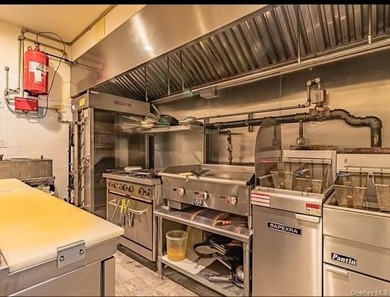 Fantastic opportunity to own a beautifully renovated mixed-use - photo 6
