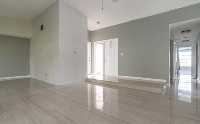 This 3-bedroom, 2-bathroom single-story home offers 1,672 square - photo 13