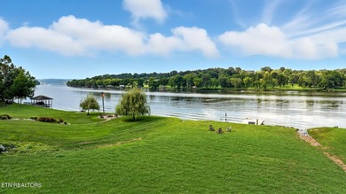 Wake up each morning to wide-open water views and spend your - photo 46