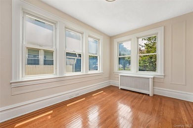 Move right in to this renovated Tudor style home w/ 4 bedroom, 2 - photo 9