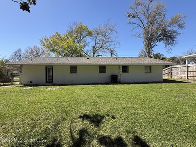 Beautifully remodeled brick ranch just a short walk to the beach - photo 24