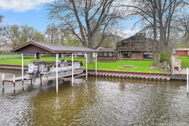 Chain O Lakes - Fox River Home For Sale in Mchenry Illinois