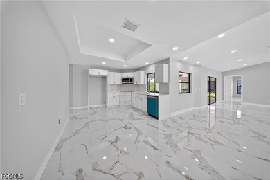 Fully remodeled waterfront home in Cape Coral featuring 3 - photo 4