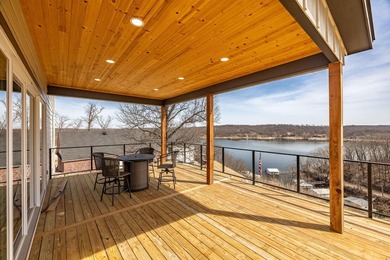 Lakefront home with two-slip dock. 5 bedrooms/4 baths completely - photo 3