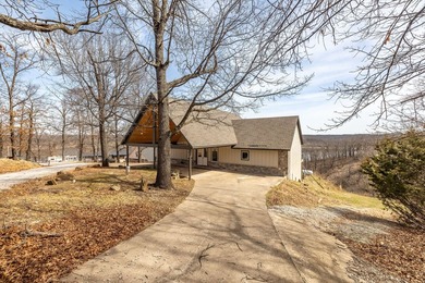 Lakefront home with two-slip dock. 5 bedrooms/4 baths completely - photo 10