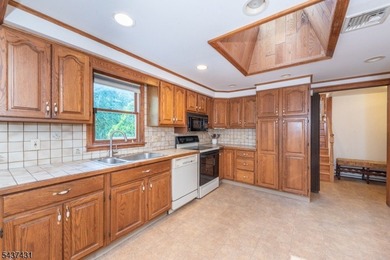 Welcome to the sought after Awosting lake community! Situated in - photo 11