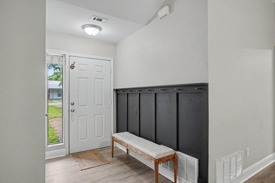 Welcome home to this gorgeous, light-filled 3-bedroom - photo 14