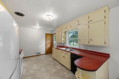 Welcome to 711 Elm Ave in Gaylord-a charming rambler nestled in - photo 15