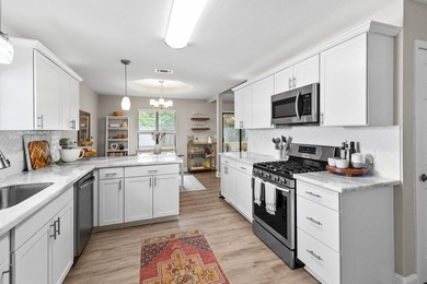 Welcome home to this gorgeous, light-filled 3-bedroom - photo 26