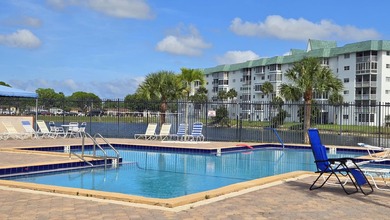 Enjoy South Fla seasonal or full-time living in Castle Gardens - photo 9