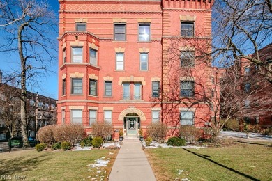 Welcome home to this beautifully updated 2 bedroom, 2 bathroom - photo 1