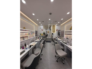 Hudson River Commercial For Sale in New York (Manhattan) New York