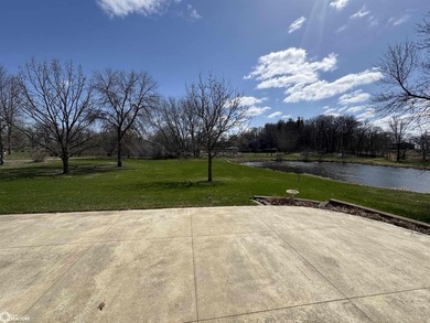 Welcome to the serene setting that is Whispering Oaks. Nestled - photo 2