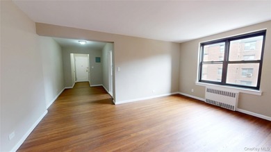A spacious and thoughtfully updated co-op located in the heart - photo 5