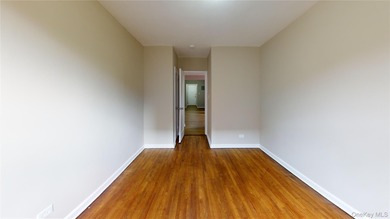 A spacious and thoughtfully updated co-op located in the heart - photo 7