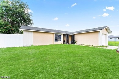 Welcome to sunny Cape Coral! This well-maintained 2-bedroom - photo 3