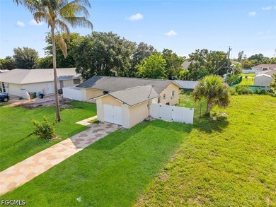 Welcome to sunny Cape Coral! This well-maintained 2-bedroom - photo 4