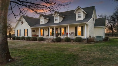 This charming 7.36 acre Tennessee property is an equestrian's - photo 2