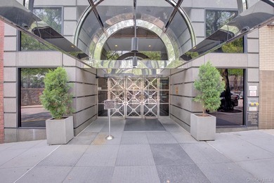 Welcome to this extraordinary, updated 3-bedroom, 3.5-bathroom - photo 2