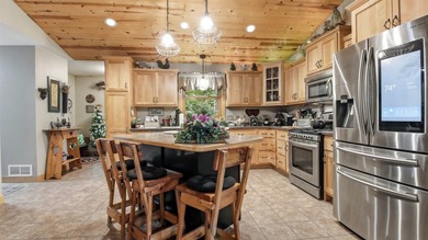 Impeccably cared for and exceptionally well-built, this - photo 13